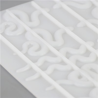 Молд силиконовый «Змейки» 16.5×14.8×1 см