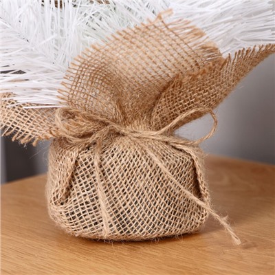 Новогодняя хвойная композиция на стол 20 см «Скандинавия премиум», заснеженная, декор шишки, ягоды