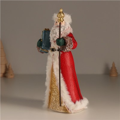 Фигурка полистоун «Дед Мороз в красной шубе, с посохом, с подарком», 11.5×8.5×20.5 см