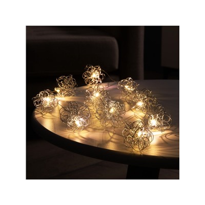 Гирлянда «Нить» роса 5 см, с насадками «Снежки», IP20, серебристая нить, 10 LED, батарейки ААх2 (не в комплекте), свечение тёплое белое