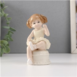 Фигурка керамика «Малышка-балерина в жёлтом платье, на пуфике», 5.8×5.7×10 см