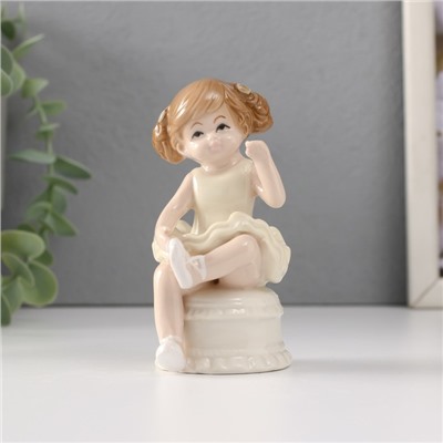 Фигурка керамика «Малышка-балерина в жёлтом платье, на пуфике», 5.8×5.7×10 см