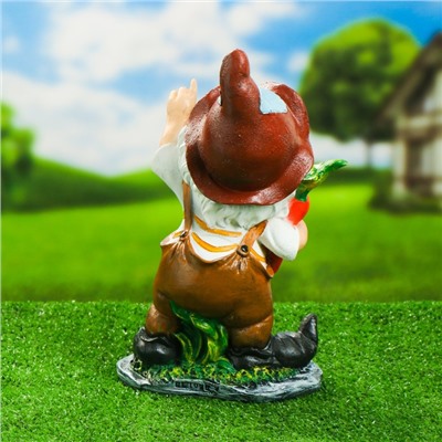 Садовая фигура из полистоуна «Гном с морковкой», 19×38 см, МИКС