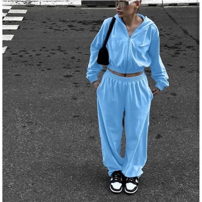 Спортивный костюм #22915638