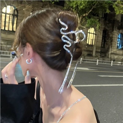 Краб для волос металлический сверкающий Змейка с Цепочками. Цвет: СЕРЕБРО