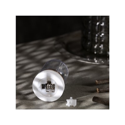 Светодиодная фигура под куполом «Дед Мороз» 6×9.5×6 см, дерево, батарейки LR1130×3 (нет в комплекте), свечение тёплое белое