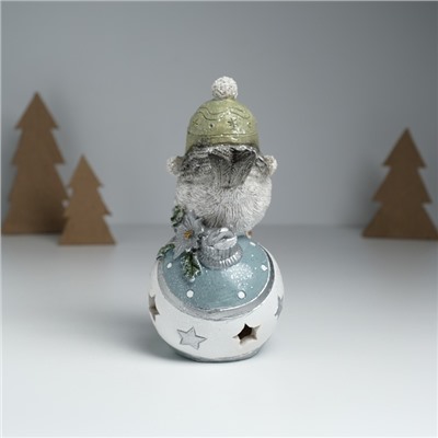 Фигурка светящаяся «Воробышек в шапке сидит на новогоднем шарике», серый, 7.6×9.5×15 см