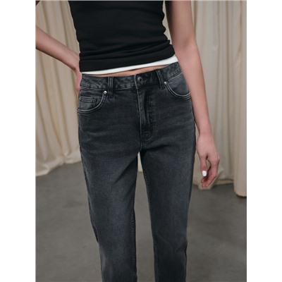 Актуальная коллекция CONTE CON-847 Чёрные джинсы mom с декоративными патами на талии