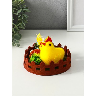 Фигурка пасхальная «Курочка с цыплятами на лужайке с забором», 12.5×12.5×8.5 см