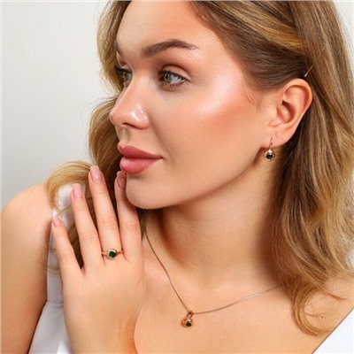 Комплект ювелирной бижутерии коллекция "Дубай" серьги, кулон и кольцо 17 р, покрытие: позолота, вставка: фианиты, цвет: зеленый, арт.213.907-17