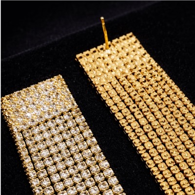 Серьги длинные женские вечерние со стразами, цвет: золотистый и прозрачный, арт.012.047