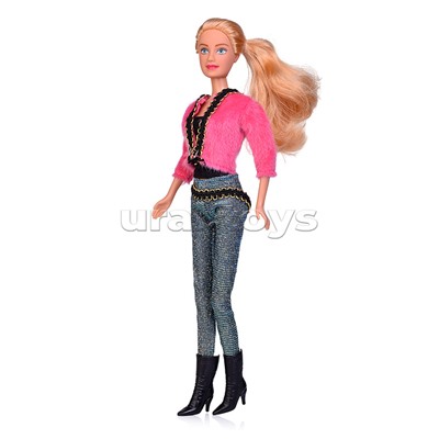 Кукла в модном стиле