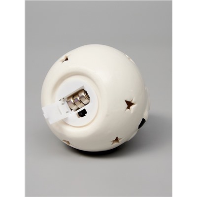 Ёлочный шар с подсветкой «Снеговик», 10×8.6×8.6 см, 1 LED, керамика, от батареек LR44×3, керамика, свечение тёплое белое