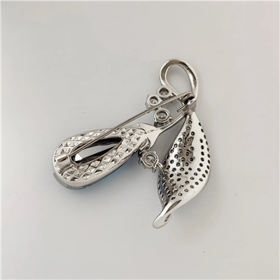 Брошь с кристаллами Swarovski