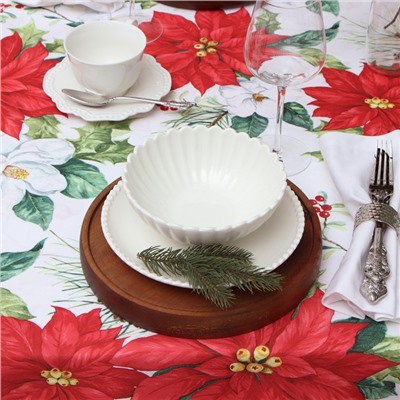 Скатерть новогодняя Доляна «Рождественские цветы» 145×220 см, 100% п/э