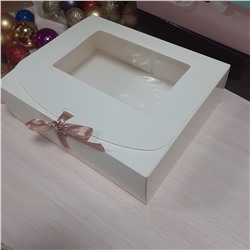 Подарочная коробка белая 24х20х7см