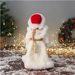 Снегурочка под ёлку «Зимнее волшебство. Шик в бело-красной шубке» двигается, 40 см