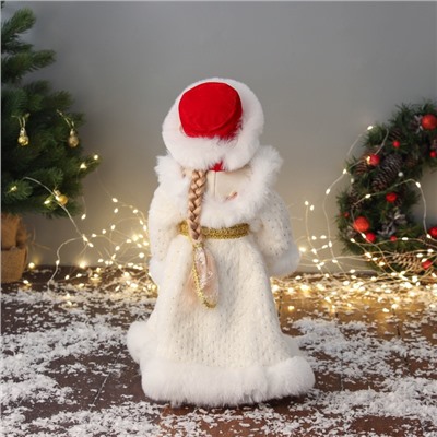 Снегурочка под ёлку «Зимнее волшебство. Шик в бело-красной шубке» двигается, 40 см