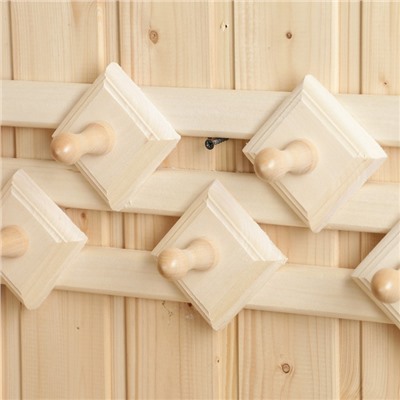 Вешалка для бани и сауны «Шахматка», 72×15×8 см, деревянная, настенная, 7 крючков