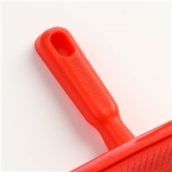 Пуходерка полукруглая средняя без капель, 10×13 см, красная