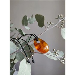 Кулон на шнурке