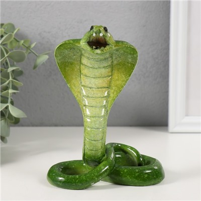 Фигурка полистоун лак «Шипящая кобра», 11.8×6.5×15 см