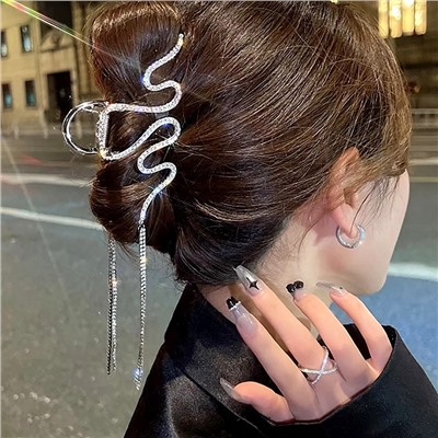 Краб для волос металлический сверкающий Змейка с Цепочками. Цвет: СЕРЕБРО