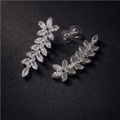 Серьги бижутерия висячие вечерние с камнями, цвет: серебристый и прозрачный, арт.012.071