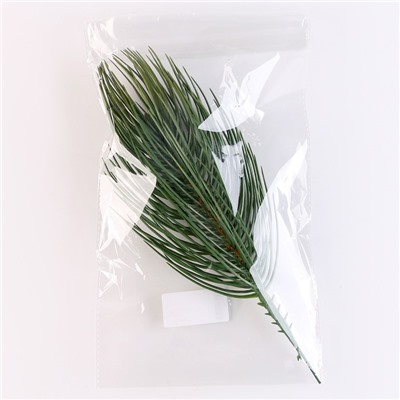 Ветка еловая декоративная, 33×8 см,1 шт.