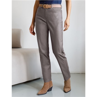 Брюки mom fit из эластичного хлопка с покрытием под кожу