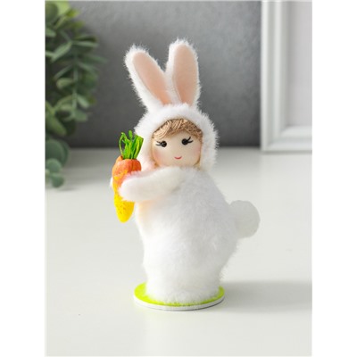 Фигурка пасхальная «Малыш в костюме кролика с морковкой», 7.5×5.5×14.5 см