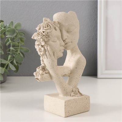 Бюст фигурка полистоун «Влюблённые с цветами», белый в крапинку, 9.5×6×17 см