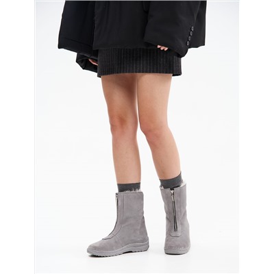 Ботинки женские серые замшевые на молнии, литая подошва