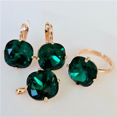 Комплект ювелирной бижутерии коллекция "Дубай" серьги, кулон и кольцо 17 р, покрытие позолота, вставка: искусственный кристалл под Сваровски, цвет: зеленый, арт.314.814-17