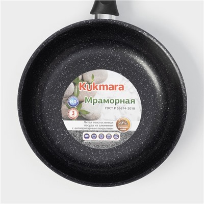 Сковорода KUKMARA, d=26 см, пластиковая ручка, стеклянная крышка, антипригарное покрытие, алюминий, чёрная