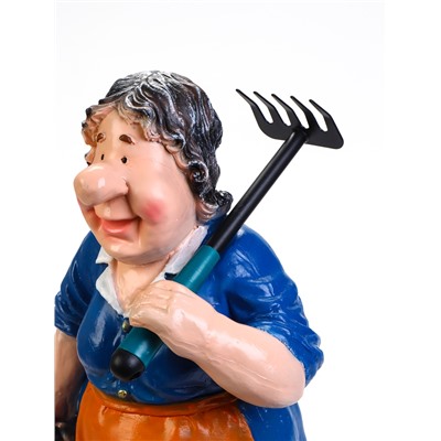 Садовая фигура из полистоуна «Баба с тяпкой», 23×37×63 см