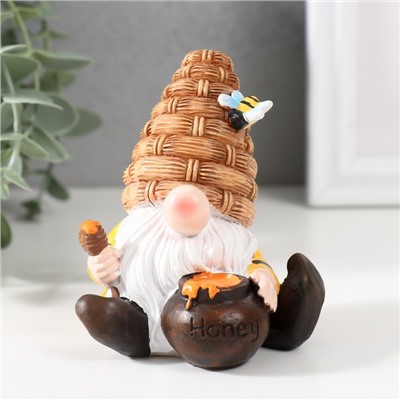 Фигурка полистоун «Гномик с пчёлами и с ульем», 5×7×9 см, МИКС