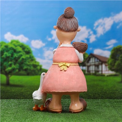 Садовая фигура из полистоуна «Бабушка с пшеницей», 60×24×30 см