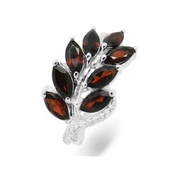 Кольцо из серебра гранат, Ель