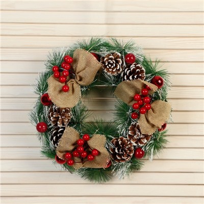 Венок новогодний d=26 см «Зимнее волшебство. Уютная сказка», с ягодами на веточках
