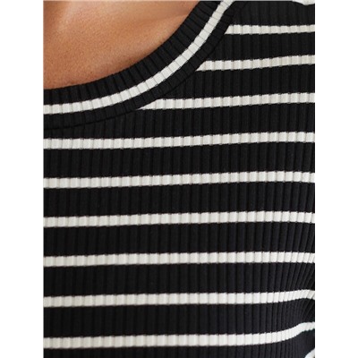 Платье из трикотажа в широкий рубчик с разрезами