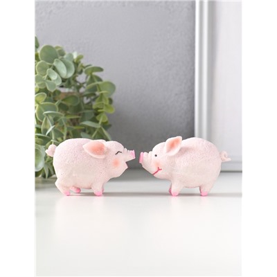 Сувенир полистоун "Поросята - поцелуй" набор 2 шт 4х7,3х4,5 см