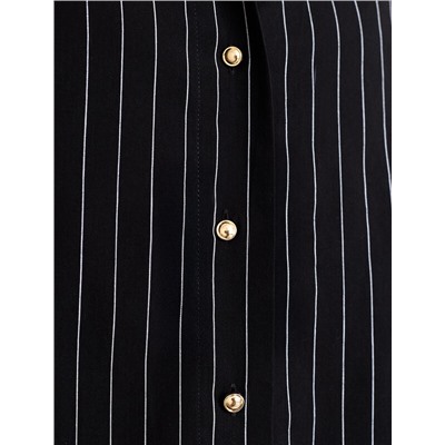 Блузка свободного силуэта с золотистыми пуговицами