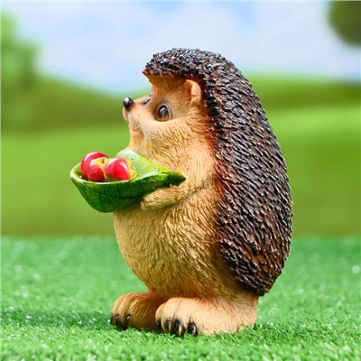 Садовая фигура из полистоуна «Ежик с листочком», 16×11×12 см