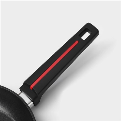 Сковорода Magistro Flame, d=24 см, h=4.7 см, ручка soft-touch, антипригарное покрытие, индукция, кованый алюминий, чёрная