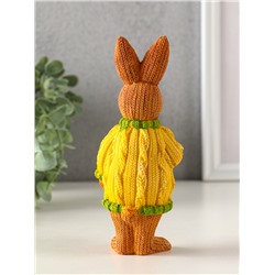 Фигурка полистоун «Заяц в вязанном свитере с охапкой моркови», 6.5×6.5×15.5 см