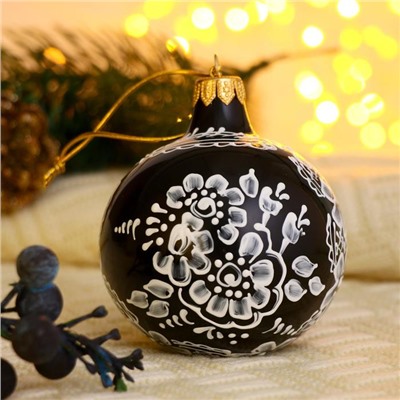 Ёлочный шар d=8 см «Белые цветочки» ручная роспись