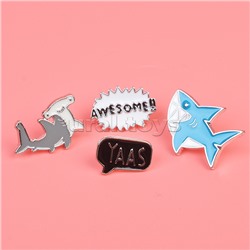 Набор значков "Shark" эмалированные, размер изделий: awesome!! 1,5x1,5 см, yaas 3x2 см, голубая акула 3x2,3 см, серая акула 2,8x1,7 см на карточке 7,0x9,5 см с пластиковым пакетом