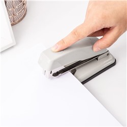 Степлер Deli 24/6, 26/6, 24/8 на 50 листов, поворотный корпус, белый