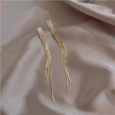 Серьги-подвески струящиеся Цепочки с кристаллами, 9 см.